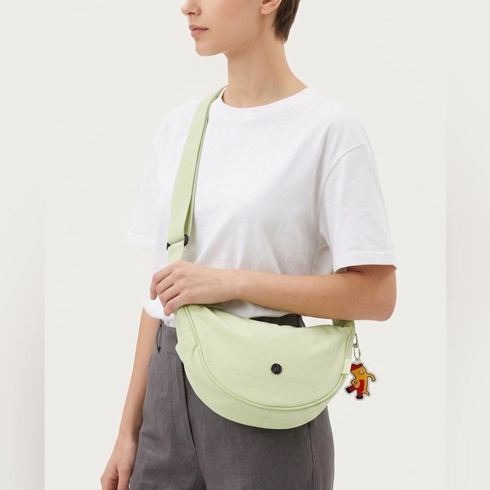 Sporty Ultra-Lightweight Water-Resistant Lime Green Chest Crossbody Bag – New